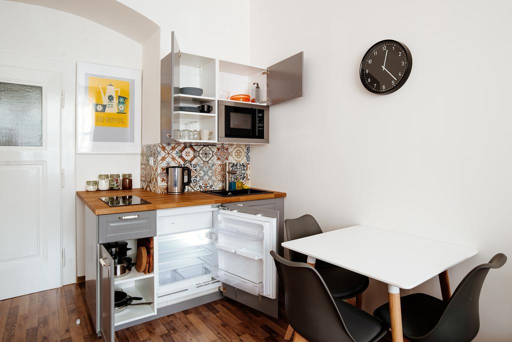 Apartment Gesse Jirsikova Praha Bagian luar foto